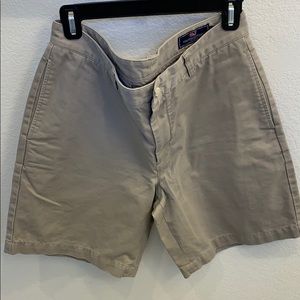 Great condition vineyard vines 9” twill shorts